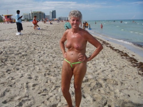 I’m curious about this lady.Anyone know of more picture or info about her?