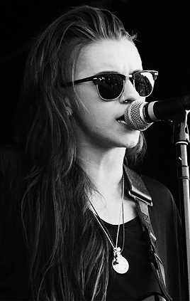 heypvris:  Lynn Gunn Alphabet: G is for Glasses 