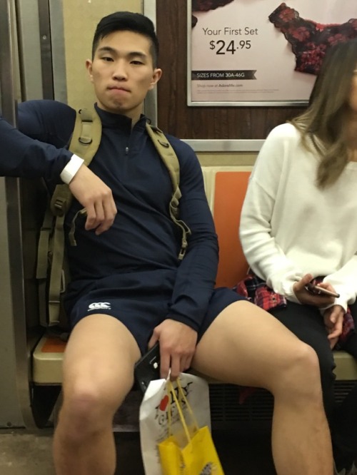 alllung: theasianinitiation: man spreading daddyyyyy 醉愛直男的粗腿