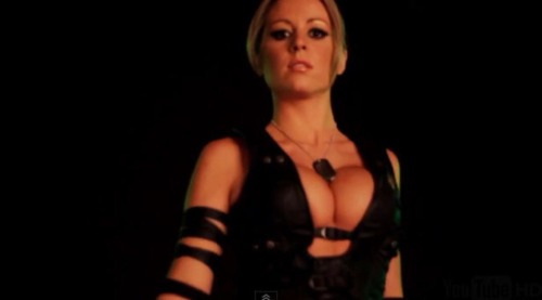 XXX sexy-cosplay-scroll:  Sonya Blade by Carly photo