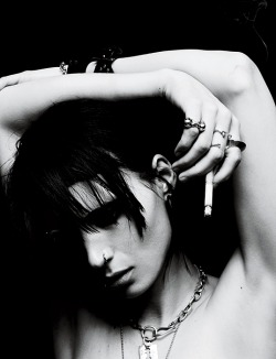 smokingissexy:  Rooney Mara