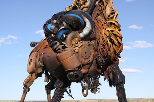 iwanttoberecycled:  archiemcphee:  South Dakota-based artist John Lopez (previously featured here) creates awesome life-size sculptures of animals by welding together pieces of scrap metal, often pieces of abandoned farm machinery collected from local