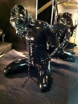 maxatl:  slavescotty:  Mask &amp; Hood &amp; Rubber http://www.manwink.com/item/48866  Hot  Very hot.  