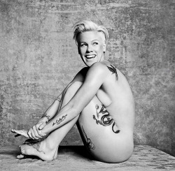 andro-genes:  P!nk poses nude for People