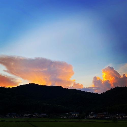 岡山の夏 瀬戸内の夏 今日の夕方です。 #夕陽 #空 #雲 (瀬戸内市) https://www.instagram.com/p/CEeJsYRjWwu/?igshid=kg5babi7t35a