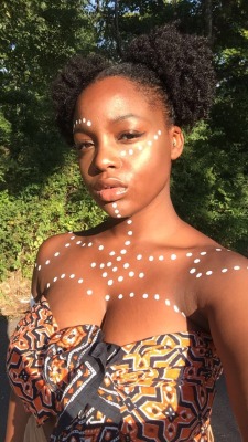 oddgeneration:  lanabreaux:  Me &amp; The Sun have a love affair.   Glowing!