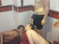 pigshouse:  Showers fun