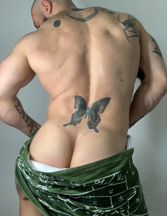 c-o-i-s-a-b-o-a:// François Sagat.