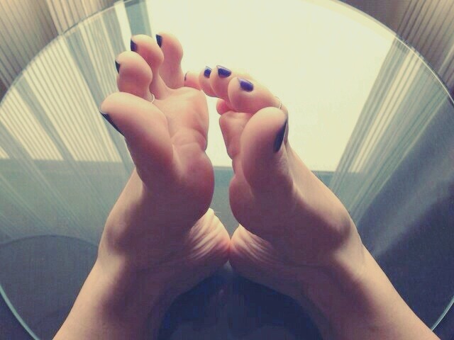 mercurafeet:  I put my feet together like this when I want my boyfriend to fuck them.