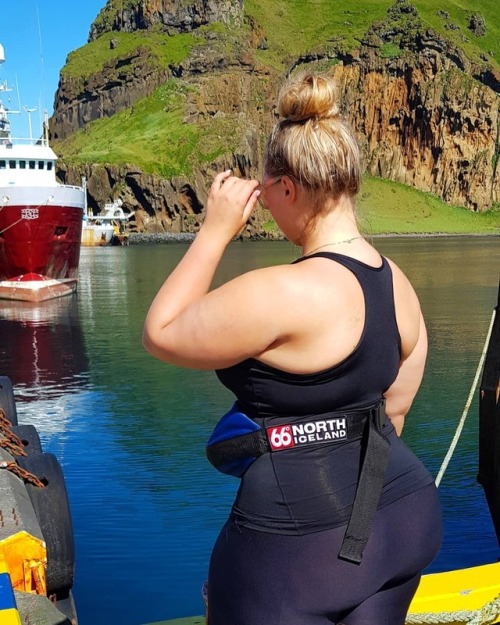 pawgworship2:  Icelandic Goddess