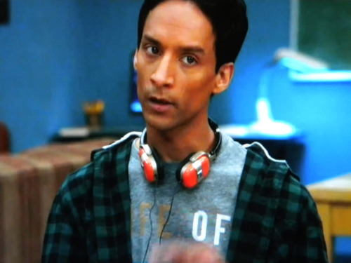 Omg yesterday I saw Captain America: The Winter Soldier and guess who appears during a few seconds   The fucking ABED from Community  A B E D