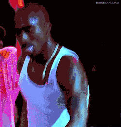 tupacs-bandana:  grab ya glocks when ya see tupac, call the cops when ya see tupac 