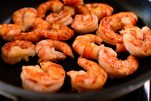 foodffs:  Coconut Curry Shrimp  Really nice recipes. Every hour.   
