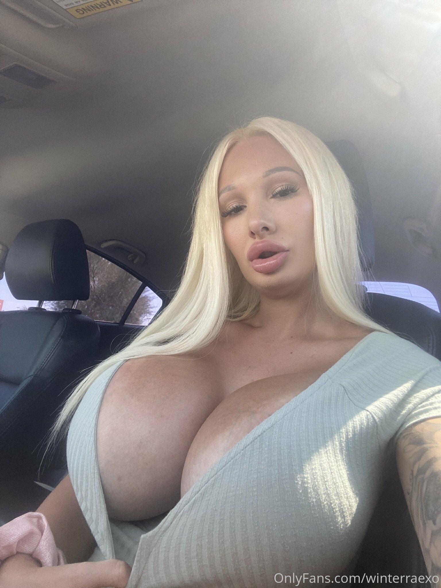 bimbolover2000:Winter Rae