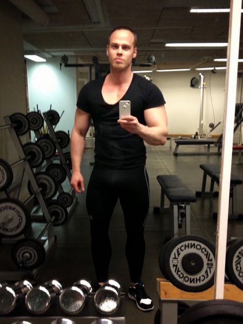 jocktom:  A hard leg n ass session at the gym! Gotta keep that pussy BIG.