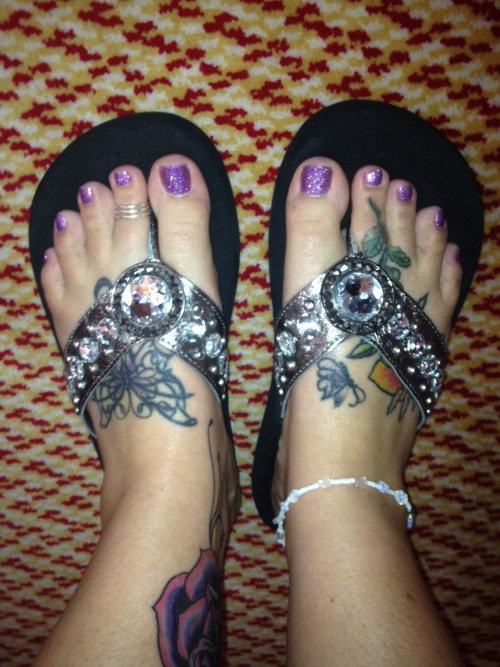 myfeet4you:  My new nail polish that changes colors in the sun;) I love it 👣💋 