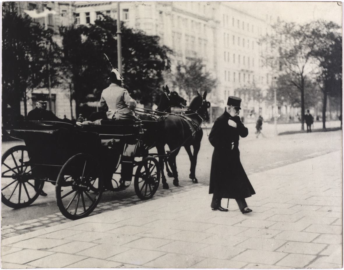 wearevintagevienna:Kaiser Franz Joseph höchstpersönlich auf dem Weg ins Museum
