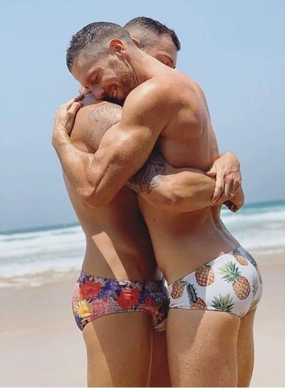 tautspeedos:thehairymenhunter:#couple cuddles