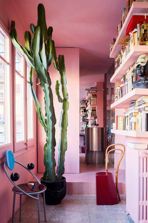 gravityhome:Colourful home in BarcelonaFollow Gravity Home: Blog - Instagram - Pinterest - Facebook 