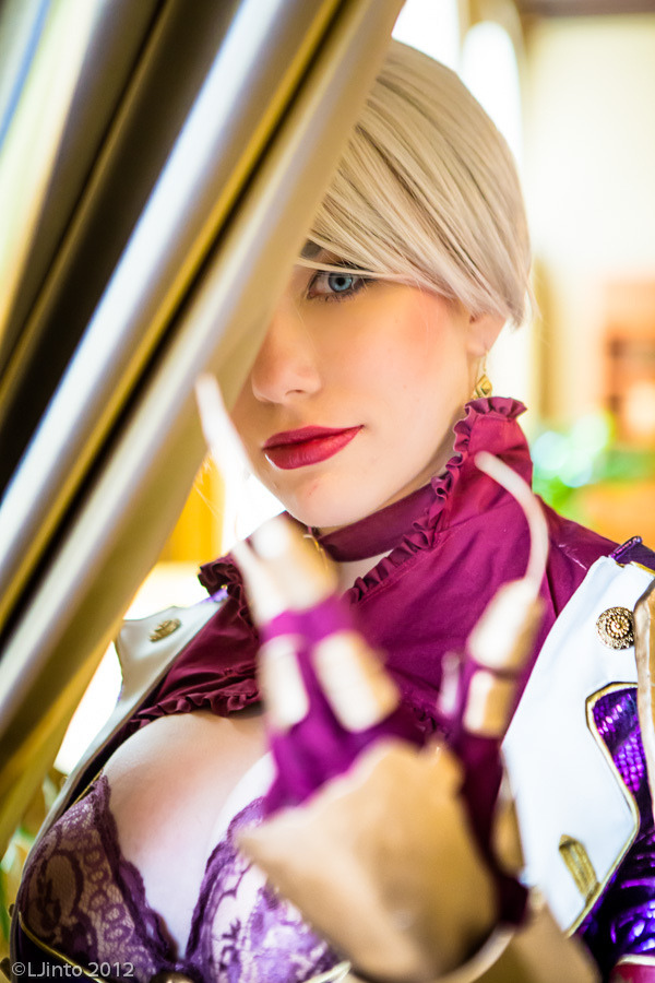 ratemycosplaynet:  Wow, a simply amazing Ivy from the Soul Calibur series by @itsprecioustime.