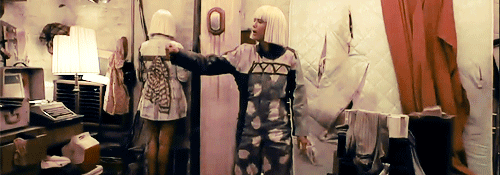 stefon-rneyers: Kristen Wiig and Maddy Ziegler perform Chandelier with Sia at the