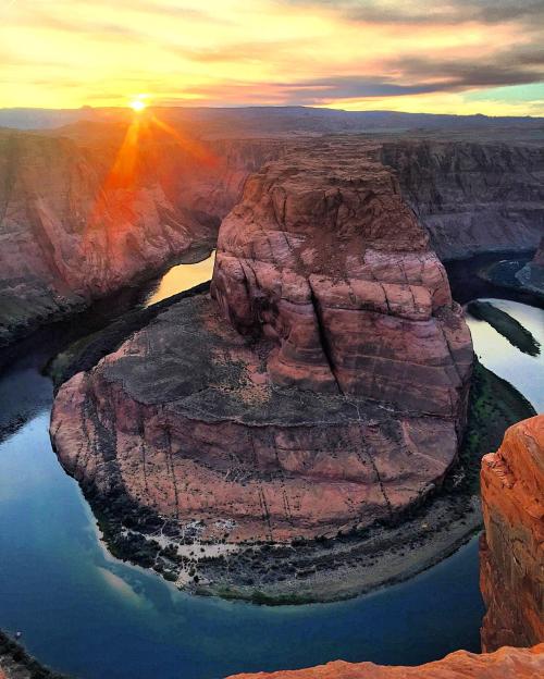 oneshotolive:  Horseshoe Bend at Lake Powell