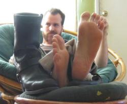 Pies de Hombres (Male Feet)