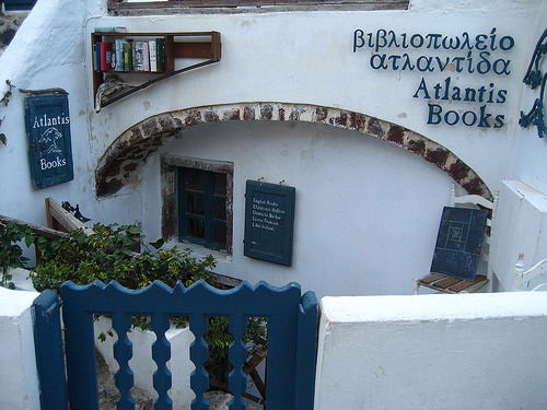 littledallilasbookshelf:  Atlantis Books, Greece Just added it to my wishlist of places to visit :)