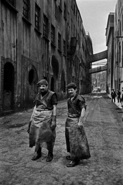   Leather Workers.  Istanbul, Ara Guler 