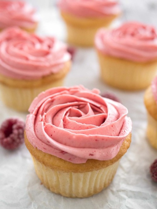 sweetoothgirl: Raspberry Lemon Cupcakes