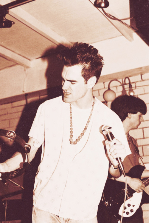 cureth:  morrissey // bath moles club 1983 
