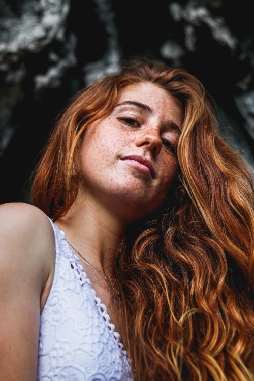 alexandracunhacorner: JUL.19   Freckles and Fire Hair 🔥   Fotógrafo: Filipe Cunha || https://www.instagram.com/fstop.cunha/ 