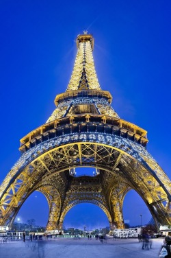 heaven-ly-mind:  Tour Eiffel, Paris by Domingo Leiva on 500px