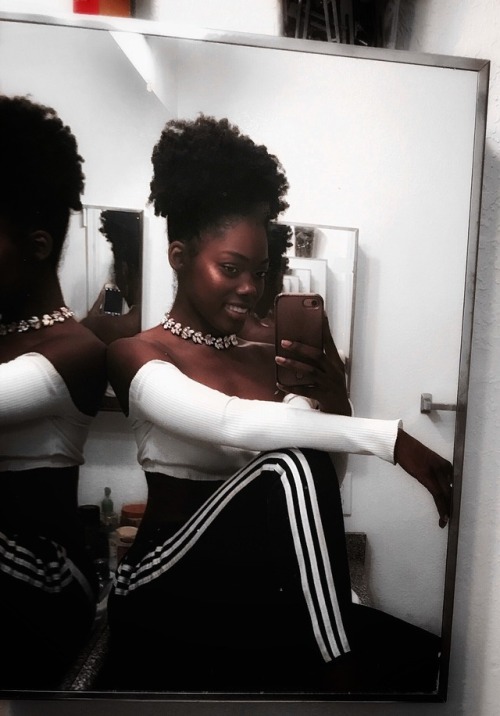 blackqueenc:Chocolate Rose Ig: @blackqueenc