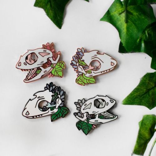 littlealienproducts: Skull Pins by Morning Witch