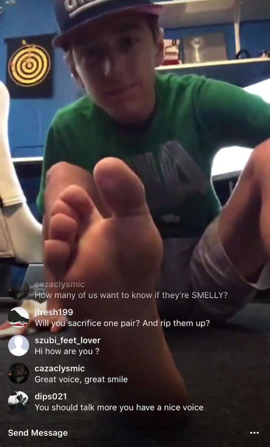 👱🏻‍♂️🦶🏼↖️