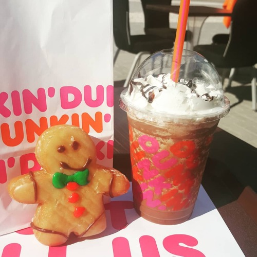 It&rsquo;s beginning to look a lot like #Christmas ☕ Thanks @dunkin for keeping it festive! #choco