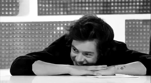f-reska:  indiemuslc:  michaelclffurd: &ldquo;psst&rdquo; &ldquo;Harry