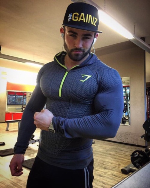 aworldofmenz: cdnlifter27: Pascal Munz A World of Menz  <<<Follow 