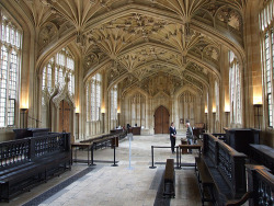 thelastenchantments:The divinity school at Oxford - the university’s oldest remaining classroom.  Also the infirmary in Harry Potter, and where Parliament was held during the revolution, when Oxford remained a Royalist city!
