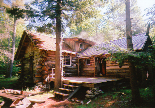 cabinporn:  Log cabin in the White Mountains of New Hampshire.  Photographed and submitted by Thomas Wilson.