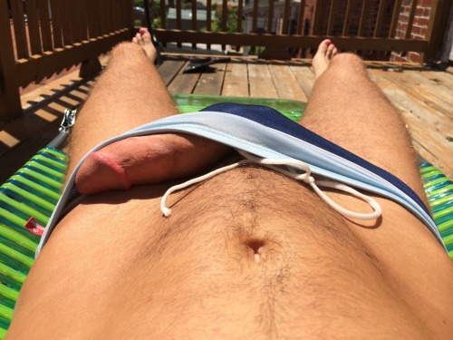 wittyithinknot:  Why you can’t look at tumblr while in a speedo. It starts to get too small….