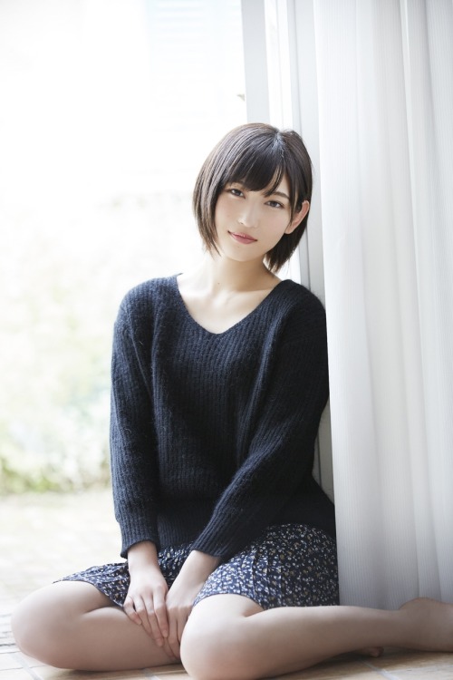 keyakizakamatome: 欅坂46 駆け上るまで待てない！ 志田愛佳 Hustle Press part 2 reblogged with tintum.