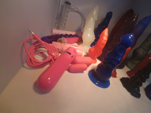 Here’s my toy collection! Included are:Lovehoney’s Small Vibrator (x2) [Lovehoney]Kitty paw vibratorVibrating beadsSmall Tucker (Medium firmness) [Bad Dragon]Medium Kippy (firm) [Bad Dragon]Small Drogger (tubed, with syringe and tube) [Akifu]XL Dunjal