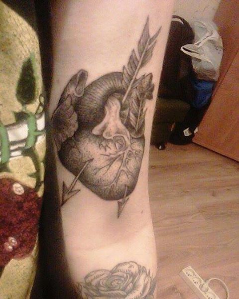 New heart tattoo ❤ #tattoo #tattooedgirl #handtattoo #dotwork #blacktattoo #Poland #polishgirl #phot