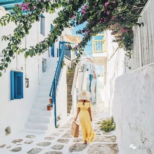 Boutique shopping in the Chora of Mykonos by taramilktea