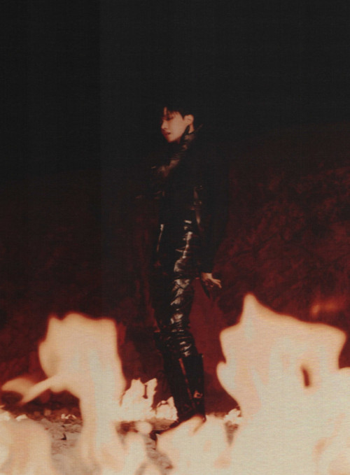 SPECIAL 8 PHOTO-FOLIO - J-HOPE V