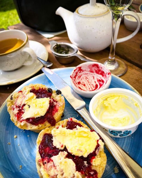 First #creamtea of the year, #nomnom  #afternoontea #clottedcream #jam #scones #teatime #sconesofins