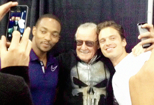 fysebastianstan:Sebastian Stan, Anthony Mackie and Stan Lee at Chicago Comic Con (source)