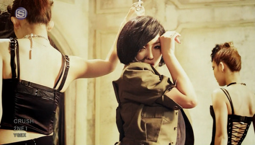 blackjack-gzb: 2ne1 ‘Crush’ P/V Screencaps